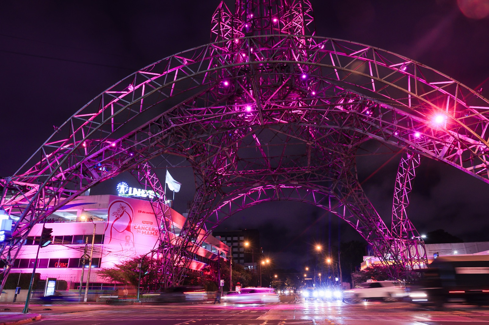 NOS ILUMINAMOS DE ROSA