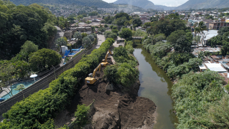 #AccionesClaves: INDE realiza tareas de limpieza en Zanjón Malena y Río Michatoya
